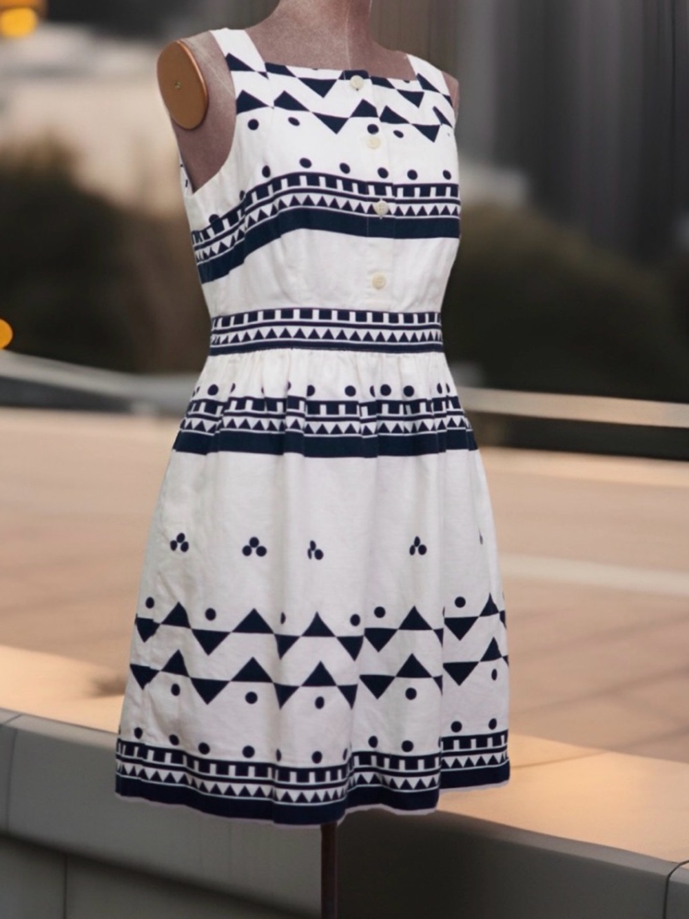 J. Crew women’s size 8 linen-cotton blend dress. White/black. Excellent Cond.
